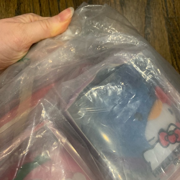 New Hello Kitty Fruit Mart x McDonald’s Plush Set of 6 with Picnic Bag - Picture 8 of 11